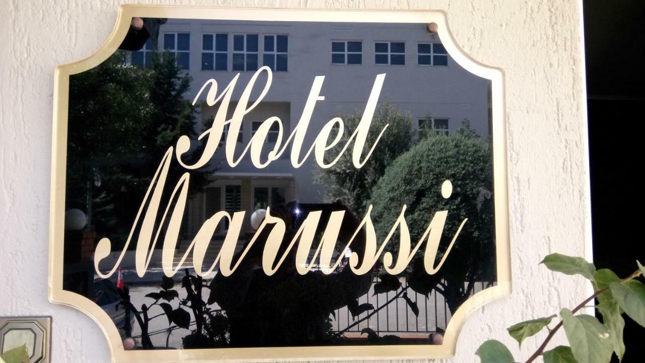 Hotel Maroussi Атина Екстериор снимка